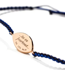 Petit Bleu macrame bracelet