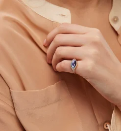 Petit Mauve chevalier diamond ring