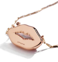 "Kiss me more" big necklace